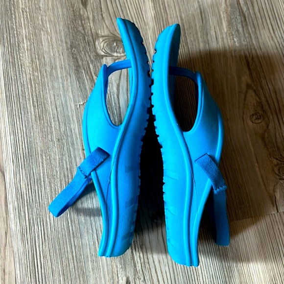 CROCS Blue Child Size 11 Flip Flop Sandals Boy Girl Ankle Strap              O - Picture 5 of 14